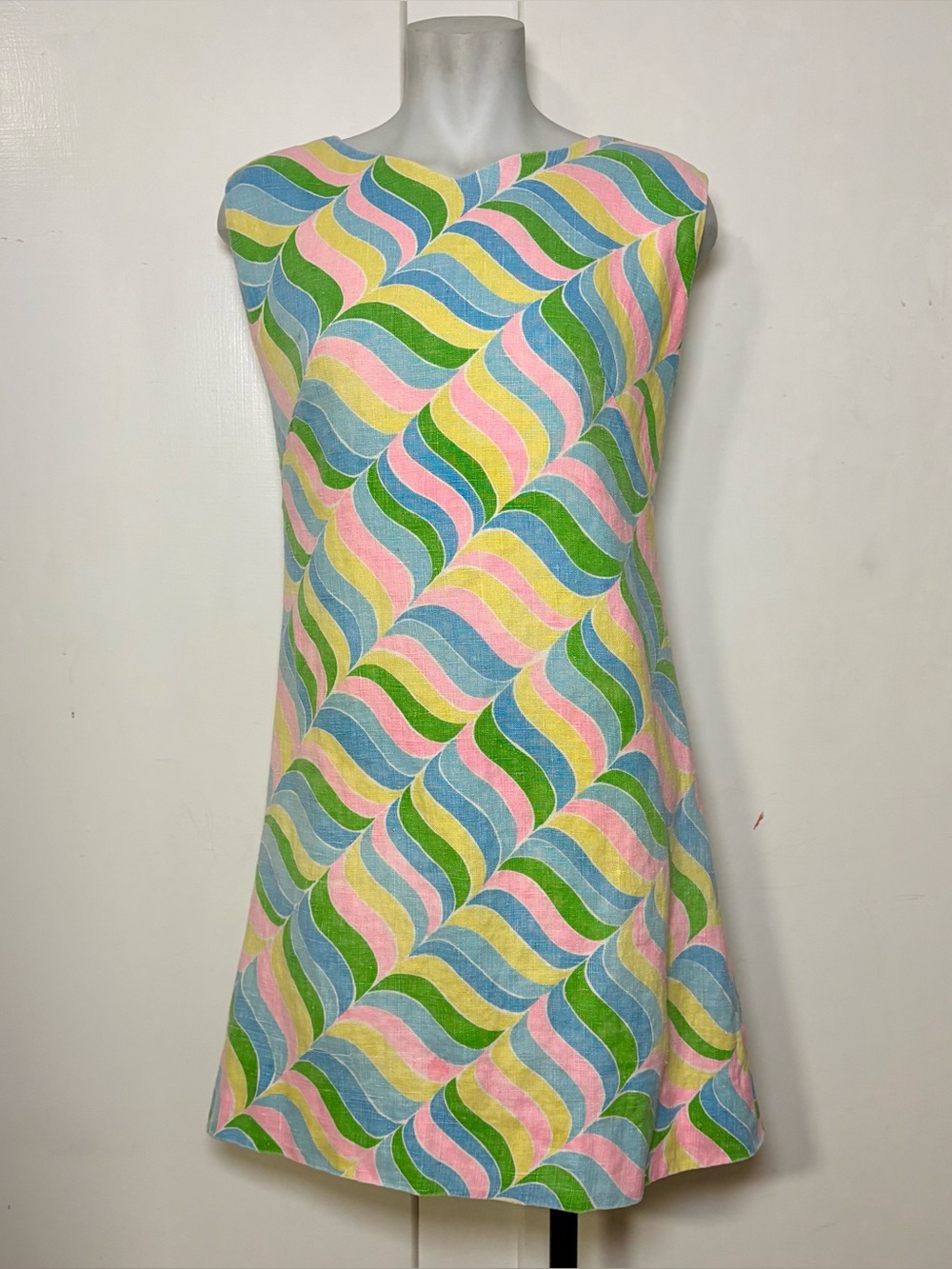 Vintage 70s Colorful Bright Groovy Print Sleeveless Short Shift Dress
